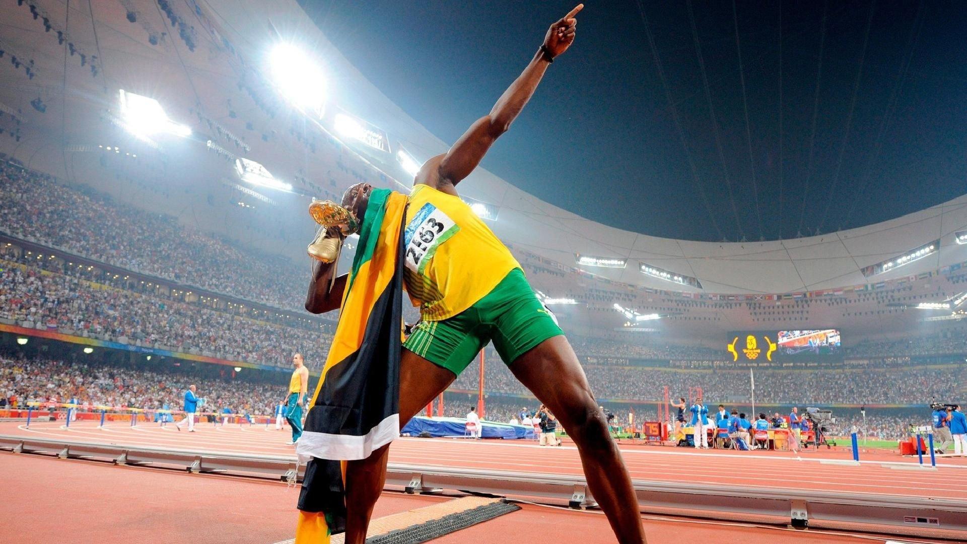 意昂体育注册：C罗梅开二度助球队逆转胜利 刷新个人进球纪录再创辉煌