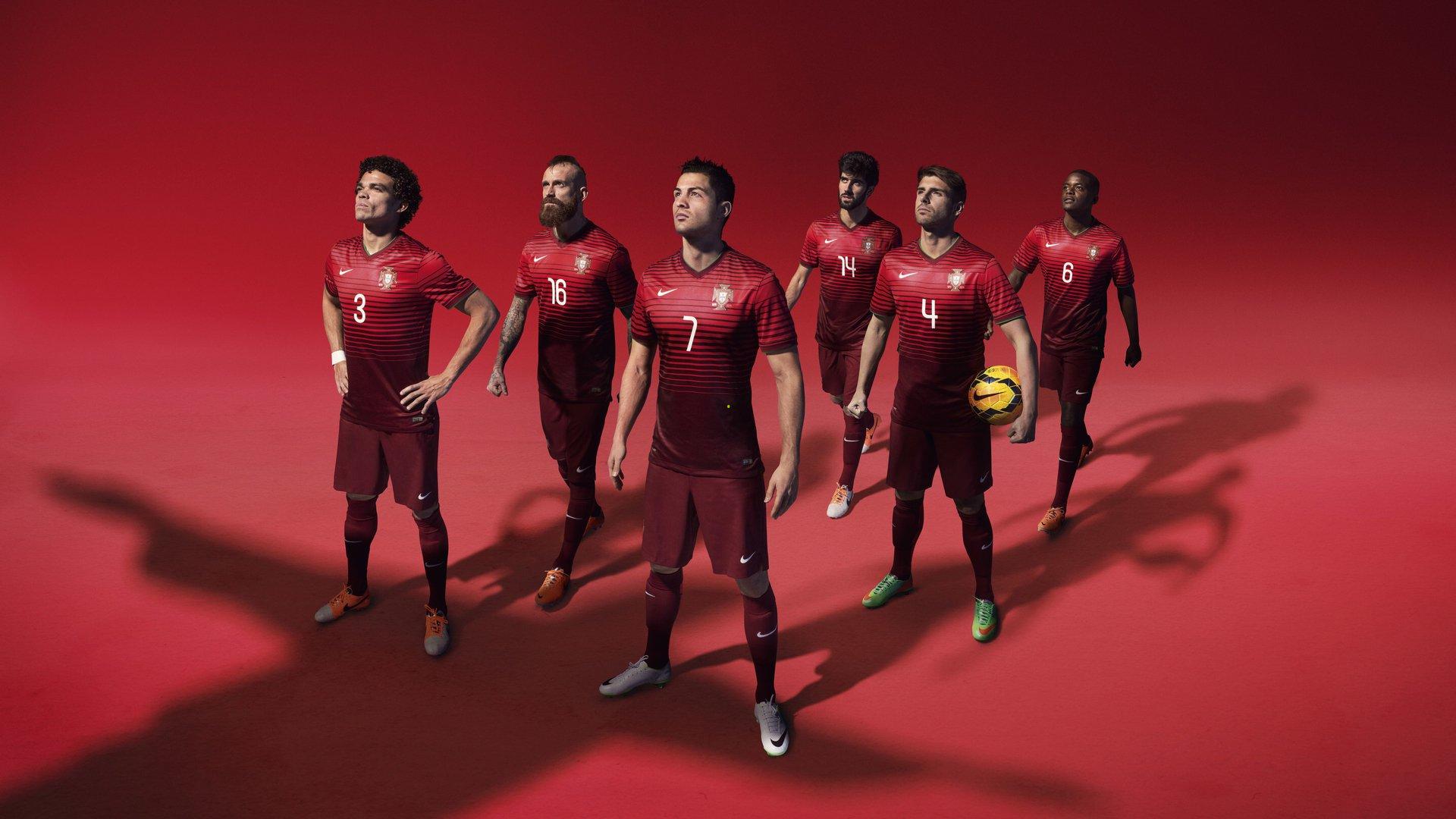 【意昂体育app】中超联赛激战正酣，争冠保级悬念迭起