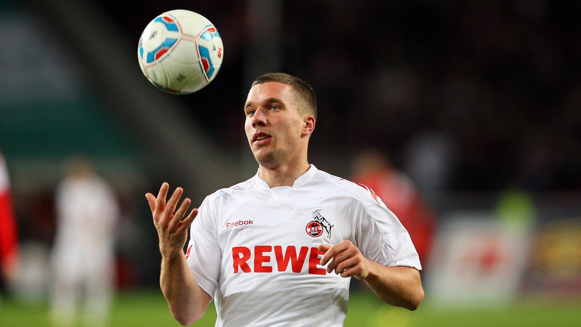 意昂体育：法国名将拉维勒涅刷新撑杆跳赛季最佳 巴黎奥运备战再添信心