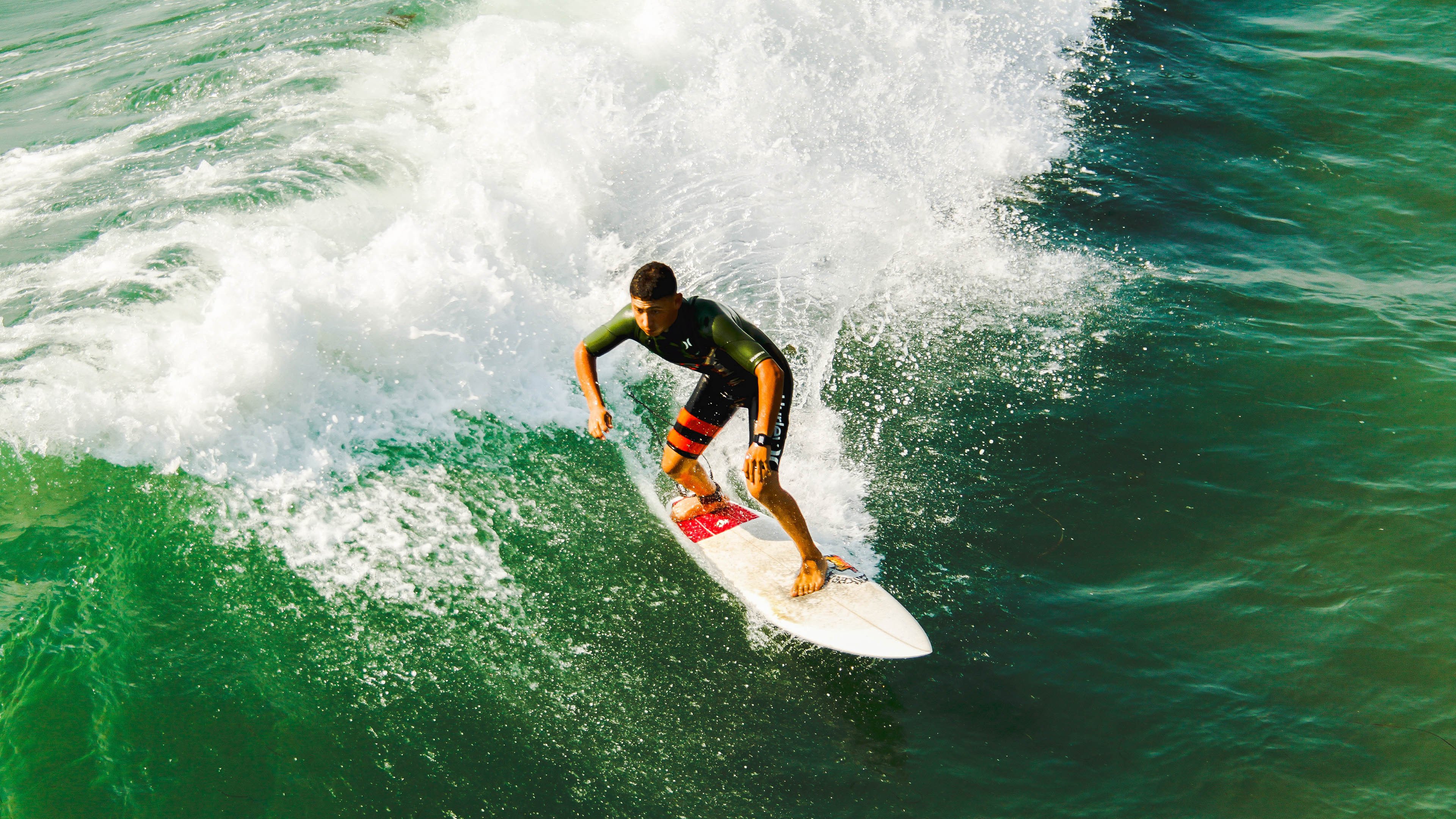 英超争冠白热化,曼城、阿森纳、利物浦三强鼎立,最后冲刺谁将问鼎?
